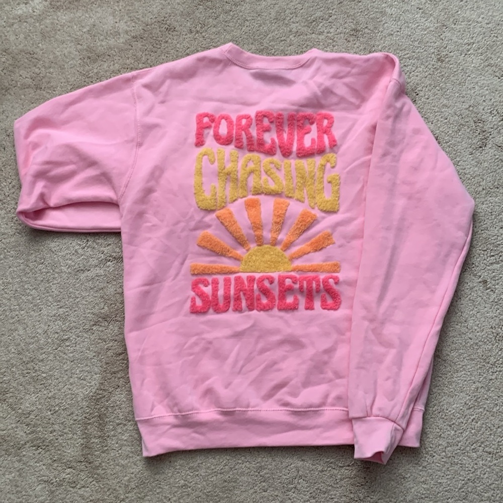 Brand New: Light pink “Forever Chasing Sunsets” sweatshirt